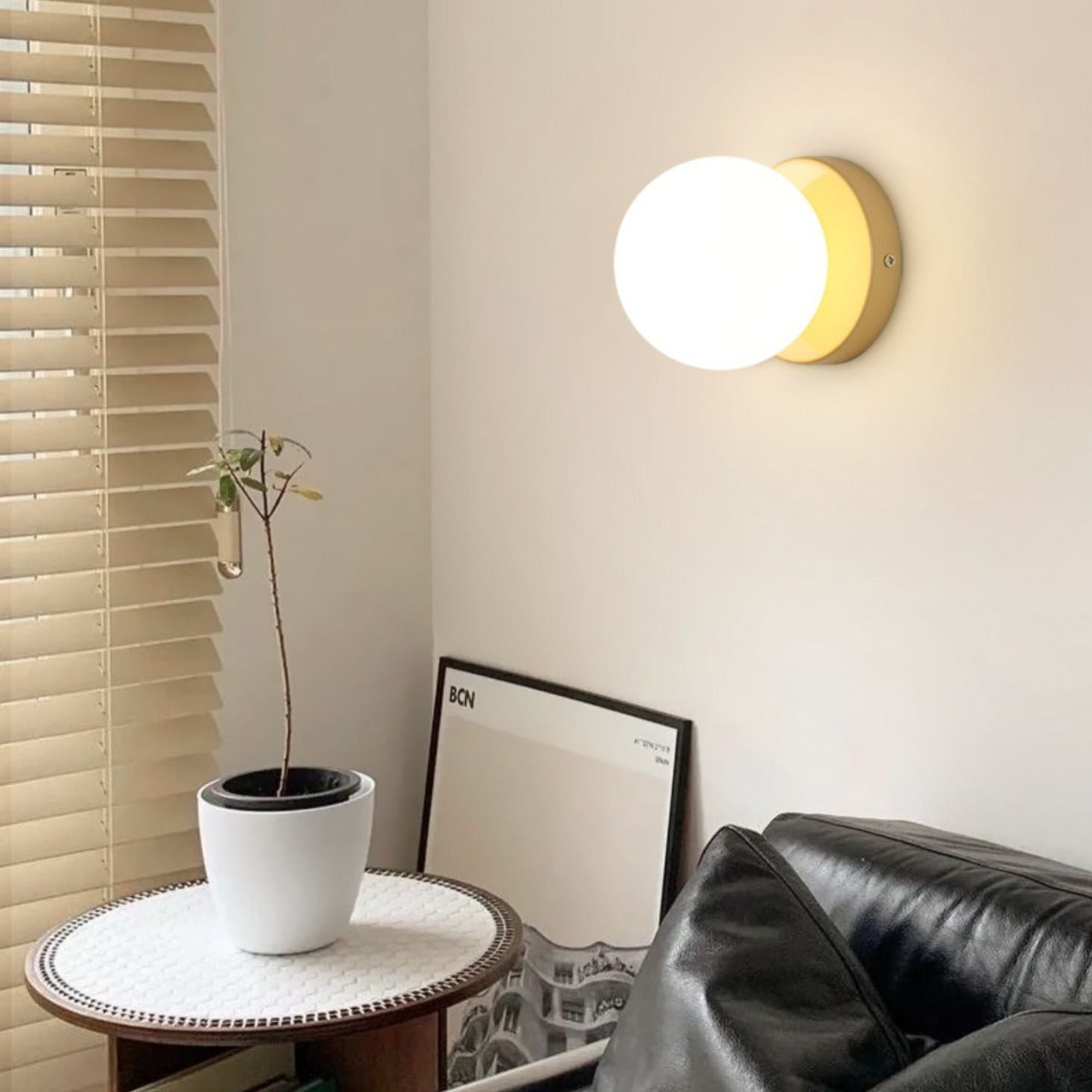 Lampă de perete Velior, Glob Rotund Modern