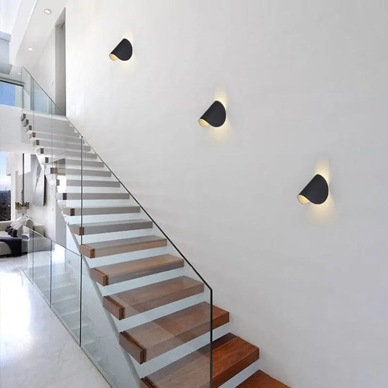 Lampă de perete LED Kio pentru citit, rotativă 360°, pentru noptieră și living
