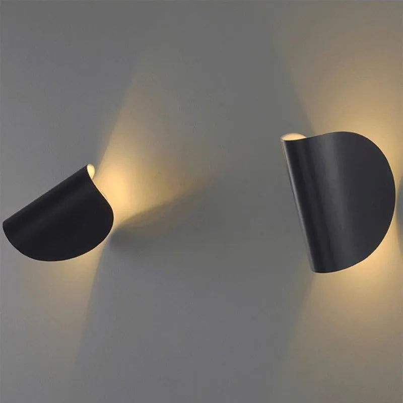 Lampă de perete LED Kio pentru citit, rotativă 360°, pentru noptieră și living