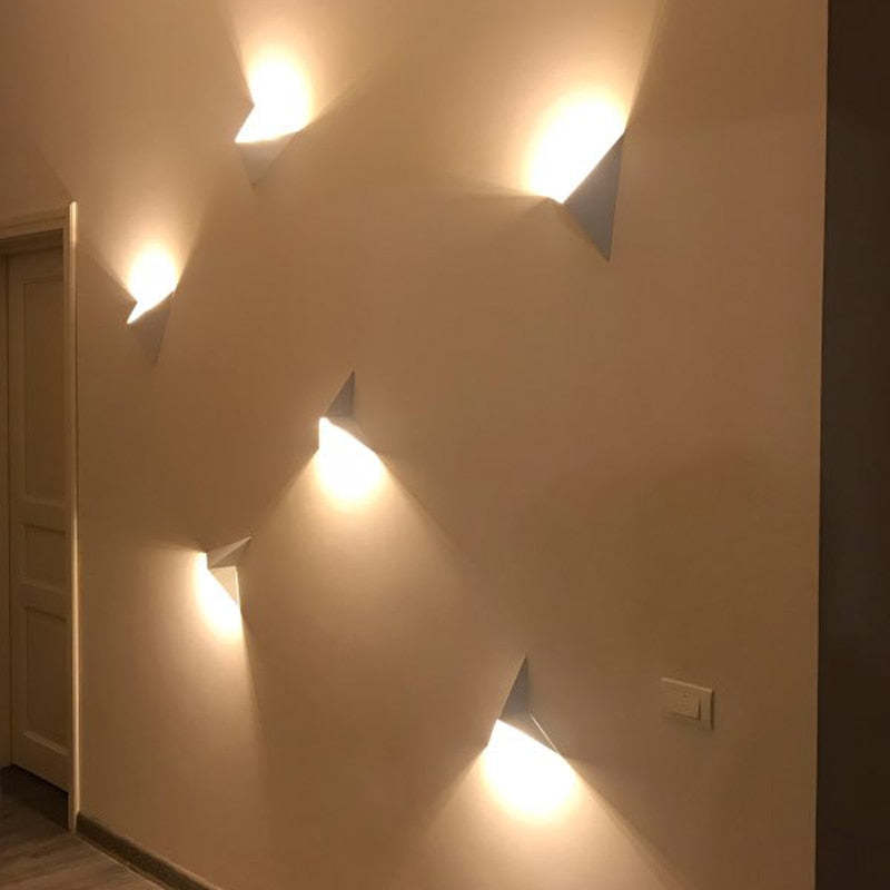 Lămpi de perete LED moderne Meri pentru Dormitor, Triunghiulare